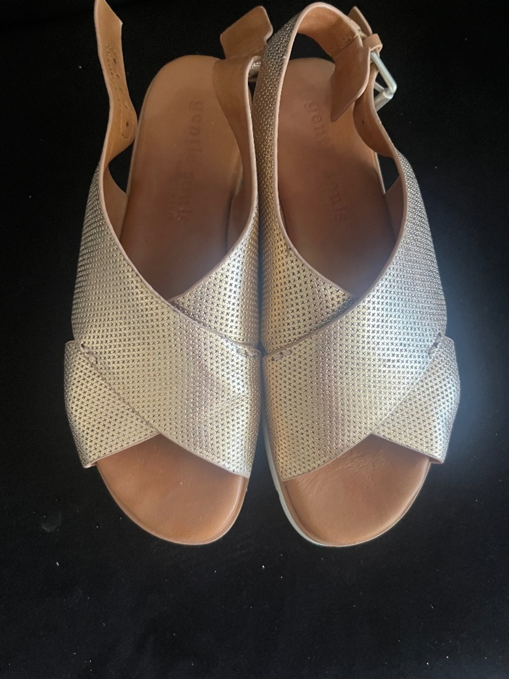Leather sandals in metallic gold w/sling back strap.